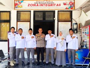 Kapolres berkunjung ke KPUD Tojo Una-Una menyatukan presepsi tentang tugas antar lembaga