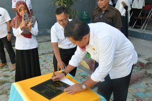 Kepedulian Bupati Tojo Una-Una, lakukan renovasi sarana olah raga Samansa Ampana