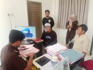 Tersangka dan Barang Bukti  diserahkan ke kejaksaan Negeri Tojo Una-Una