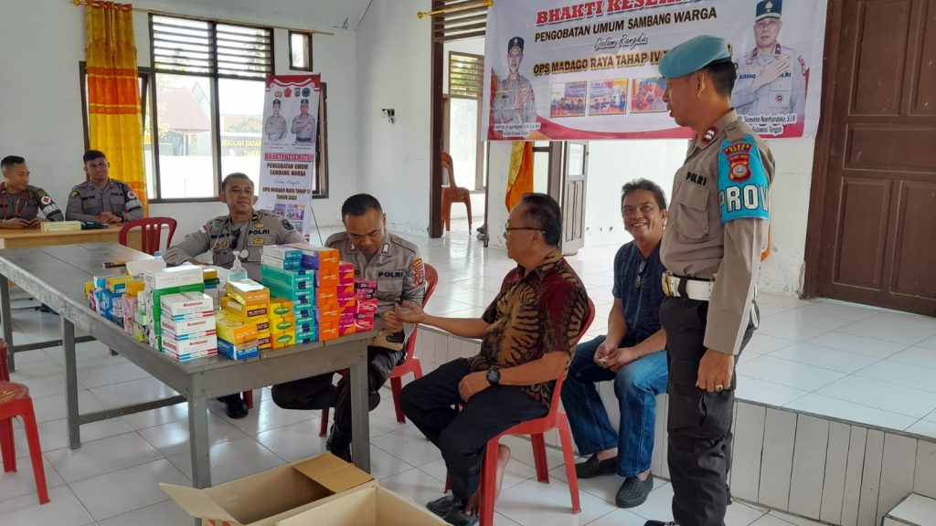 Satgas Dokkes Ops Madago Raya Terus Lakukan Pengobatan Gratis 