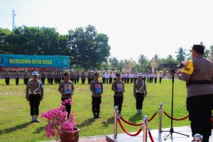 Kapolres Pimpin Upacara PTDH Tiga Anggota Polres Banggai