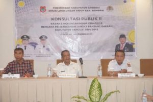 Mewakili Bupati Banggai, Asisten Administrasi Umum Setda Membuka Kegiatan Konsultasi Publik II Penyusunan Dokumen KLHS RPJPD Tahun 2024-2045