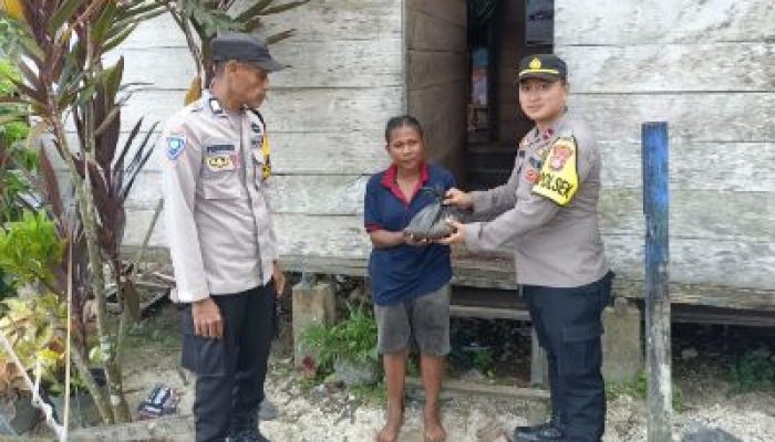 Kapolsek Liang Inisiasi Pengumpulan Donasi Bagi Masyarakat Kurang Mampu, Saat Upacara Hari Guru Nasional Dan HUT PGRI Ke-78
