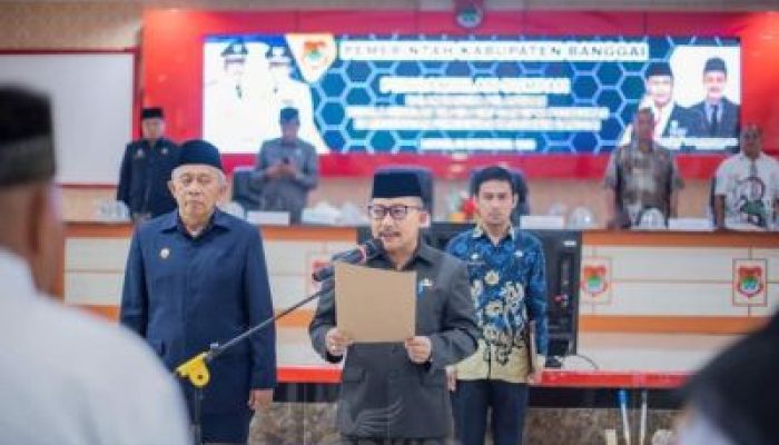 Bupati Amirudin, Lantik Sejumlah Kepala Sekolah dan Kepala Puskesmas Lingkup Pemkab Banggai