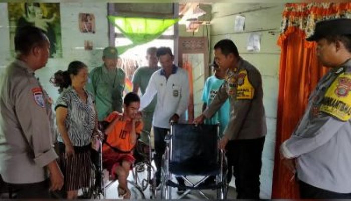 Kapolsek Pamona Selatan, Berikan Bantuan Kursi Roda kepada Warga Penyandang Disabilitas