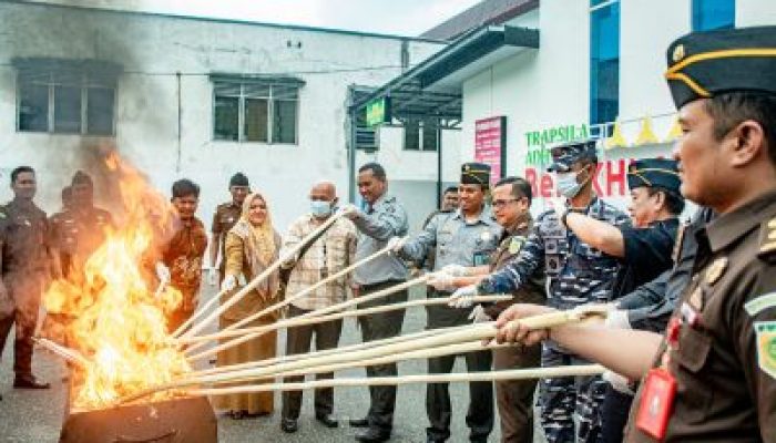 Kejaksaan Negeri Banggai, Musnahkan Babuk Berkekuatan Hukum Tetap Dalam 14 Perkara Berbeda
