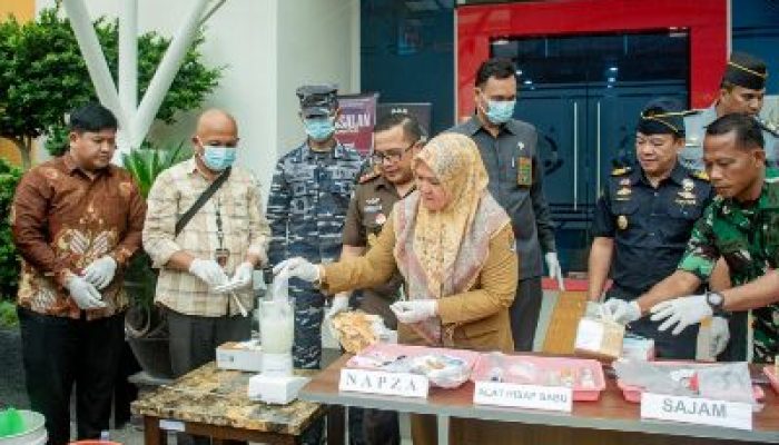 Mewakili Pimpinan Daerah, Asisten 1 Setda Banggai Hadiri Pemusnahan Barang Bukti Tipidum di Kejaksaan Negeri Luwuk