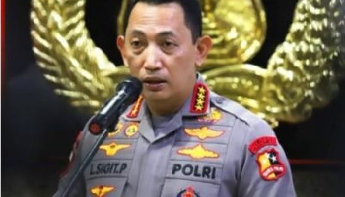 Kapolri Ucapkan Selamat Natal dan Tahun Baru : Mari Rayakan Penuh Kedamaian