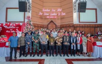 Bupati Banggai, Sebar Pesan Toleransi Pada Perayaan Natal di Sejumlah Gereja di Kota Luwuk