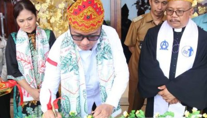 Bupati Morut Hadiri Perayaan HUT Ke-96 Jemaat Rehobot Peboa, Sekaligus Resmikan Gedung Gereja