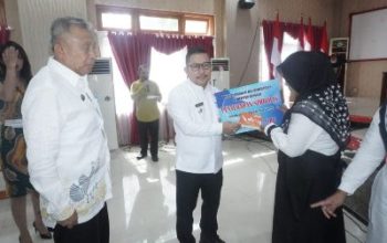Pemda Banggai Cairkan Honorarium 293 Guru dan Tendik PAUD Non ASN