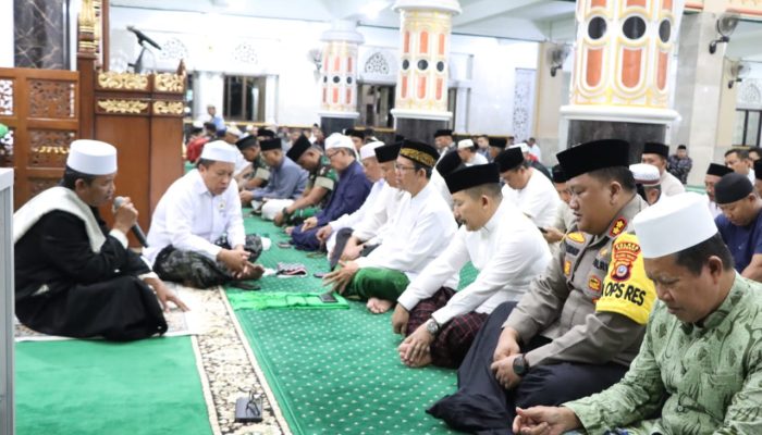 Sambut Tahun 2024, Kapolres Banggai Hadiri Dzikir dan Doa Bersama di Masjid Agung Luwuk