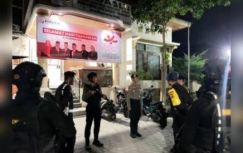 Jaga Situasi Kondusif Jelang Pemilu, Brimob Sulteng Gelar Patroli ke KPU dan BAWASLU Provinsi Sulteng