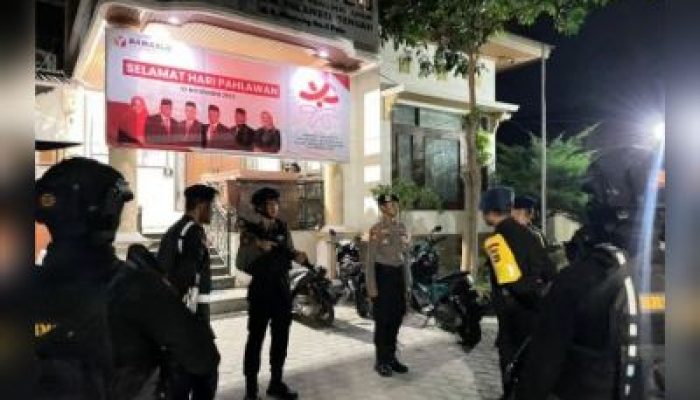 Jaga Situasi Kondusif Jelang Pemilu, Brimob Sulteng Gelar Patroli ke KPU dan BAWASLU Provinsi Sulteng