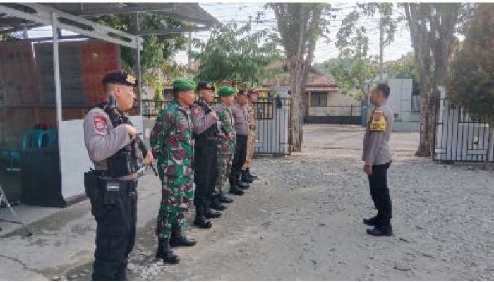 Petugas Gabungan TNI-Polri Satgas Ops Mantap Brata Tinombala 2023, Intensifkan Pengamanan Kantor KPU Poso