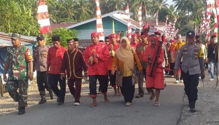 Aparat TNI-Polri, Kawal Ketat Ritual Adat Mombowa Tumpe di Batui