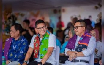 Lepas Pengantaran Tumpe Ke Kerajaan Banggai, Menparekraf Sandiaga Uno : Festival Terbaik Di Indonesia