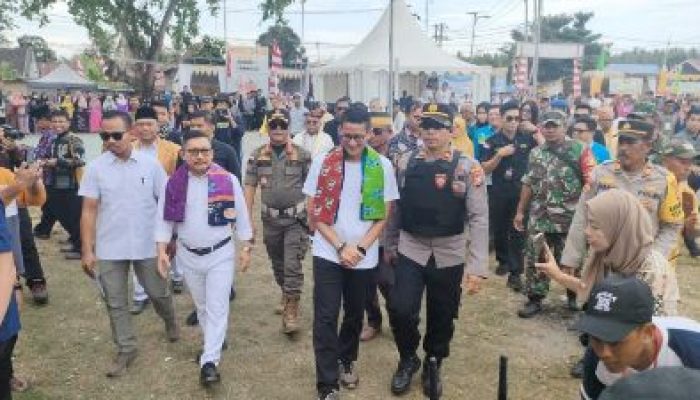 Kabag Ops Polres Banggai, Dampingi Menparekraf RI di Acara Adat Mombowa Tumpe