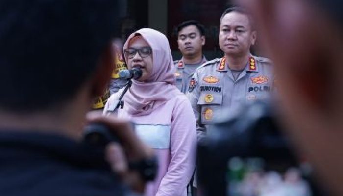 Panitia Klarifikasi Tak Ada Intimidasi Polisi, Atas Pentas di TIM