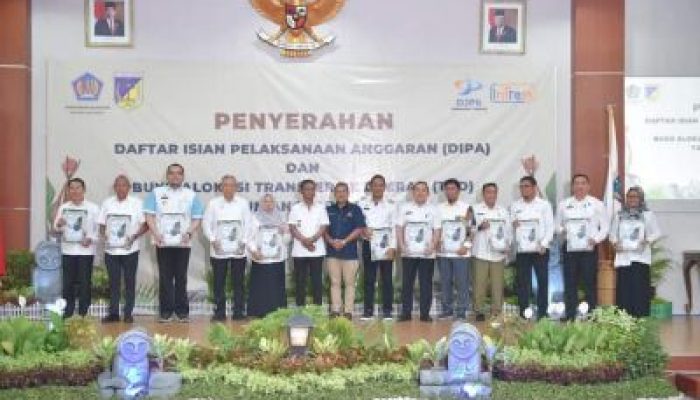 Bupati Balut Sofyan Kaepa, Hadiri Penyerahan DIPA dan Buku Daftar Alokasi TKD
