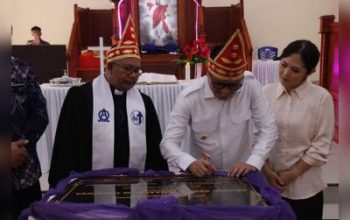 Rayakan HUT Ke-105 Jemaat Sion, Bupati Delis Resmikan Gereja di Tontowea