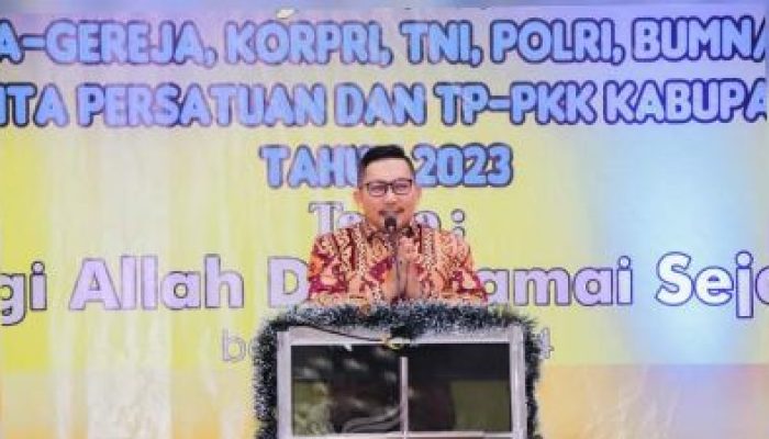 Hadiri Perayaan Natal Oikumene, Bupati Amirudin : Kebersamaan Itu Penting!