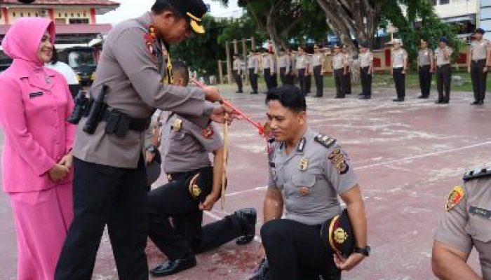 Penghujung Akhir Tahun, 75 Personil Polres Poso dan Brimob Naik Pangkat