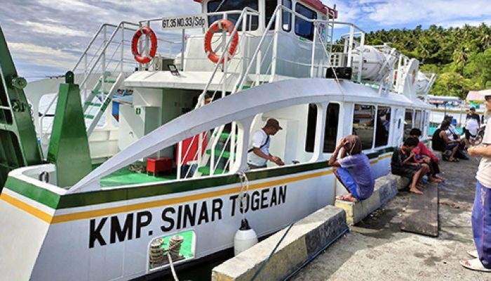 KMP Sinar Togean Tiba dipelabuhan Ampana dan akan dioperasikan