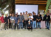 2 Jam   Kapolres Tojo Una-Una berbincang dengan sejumlah awak media