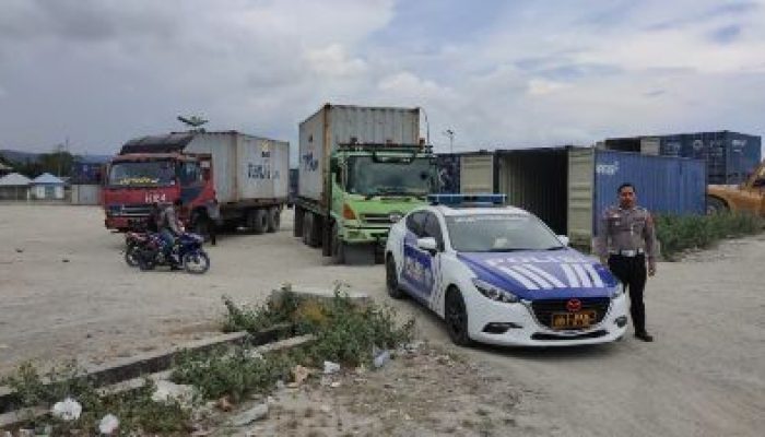 Satgas Kamseltibcarlantas OMB Polres Banggai, Kawal Tiga Kontainer Logistik Pemilu