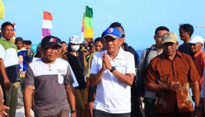 Bupati Balut Sofyan Kaepa, Lakukan Kunker dan Salurkan Bantuan di Desa Kasuari, Timpaus dan Sonit