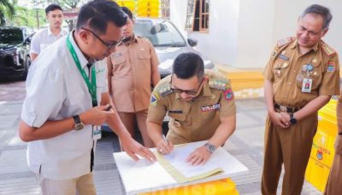 Bupati Banggai Terima Bantuan CSR Dari Kalla Toyota, Sebanyak 50 Pcs Tempat Sampah Untuk Keberlanjutan Kebersihan Lingkungan