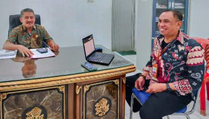 ADD Morut Naik Rp 13,9 M, Bupati Delis Langsung Naikkan Honor Linmas dan Lembaga Adat Desa