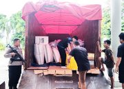 Personil Gabungan TNI-Polri Operasi Mantap Brata 2024, Amankan Pemindahan Logistik Pemilu ke Poso City Mall