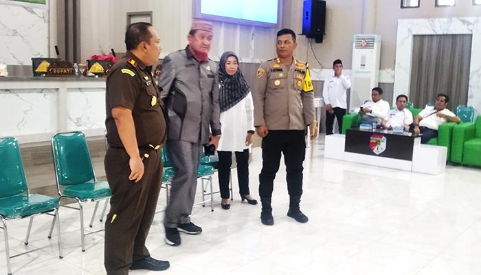 Bupati serahkan  mobil operasional Polres dan Kejaksaan Negeri Tojo Una-Una