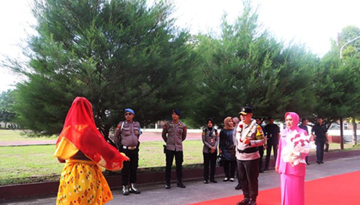 Kunjungan Kapolda Sulteng di Polres Sigi disambut tarian Tradisional Kaili
