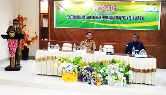 Bupati Membuka kegiatan uji kompetensi pengawas dilingkup pemda Tojo Una-Una
