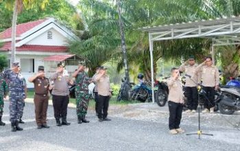 Bupati Banggai, Pimpin Apel Kesiapan Pemantauan Pelaksanaan Pemungutan Suara di Sejumlah TPS Serta Melepas Tim Kesbangpol dan Instansi Terkait