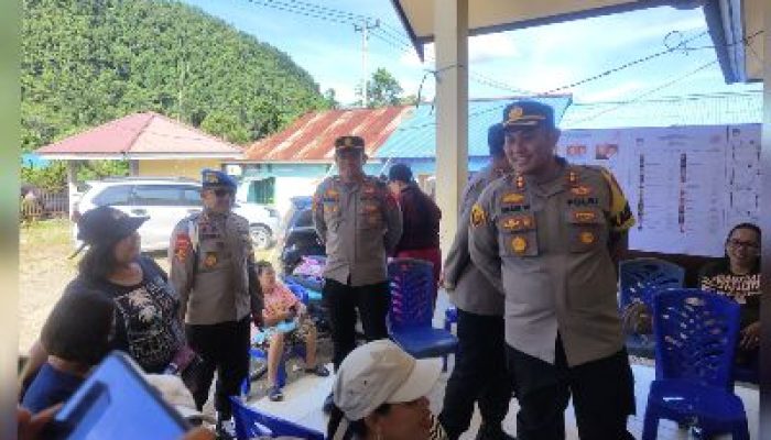 Dirkrimsus Polda Sulteng Bersama Kapolres Morowali Utara, Pantau Langsung Pengamanan Pemungutan Suara di TPS