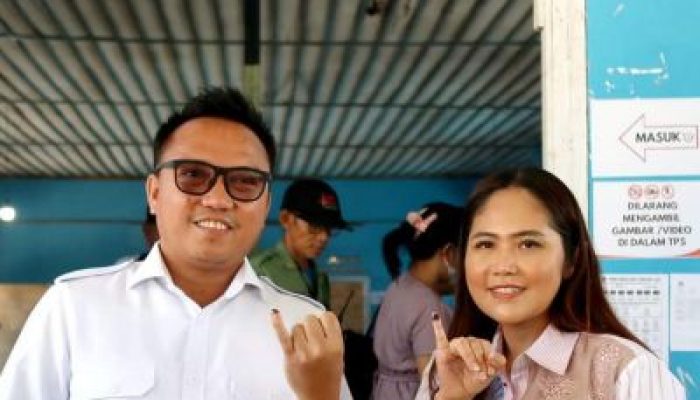 Mencoblos di Kampung Halaman, Bupati Delis Optimis Penyelenggaraan Pemilu Tahun 2024 di Kabupaten Morut Berlangsung Dengan Lancar, Aman dan Damai