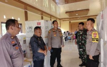 Kapolres Morowali Utara, Pantau Langsung Pergeseran Kotak Suara ke PPK
