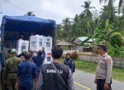 Jajaran Polsek Polres Banggai Kawal Distribusi Logistik Pemilu 2024 Dari PPK ke PPS