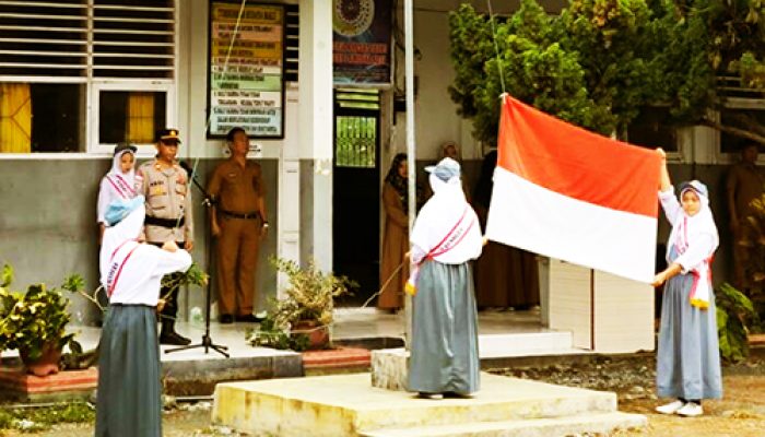 Pimpin Upacara di SMKN 3 Ampana Kota, KBO Binmas Ajak Siswa Tidak Gunakan Narkoba