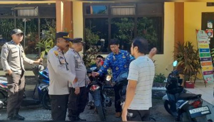 Pantau Rapat Pleno Rekapitulasi Hasil Pemilu, Kapolsek Luwuk Pimpin Patroli di Kantor PPK