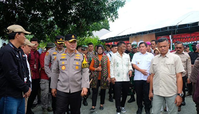 Kapolda Sulteng Dampingi Gubernur Tinjau Pencoblosan Sejumlah TPS di Wilayah Pasigala