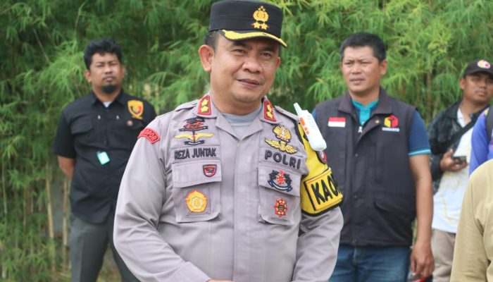 Kapolres Sigi Bersama Ketua KPU Sigi Melepas Pendistribusian Logistik Pemilu 2024 di Gudang Logistik KPU Sigi