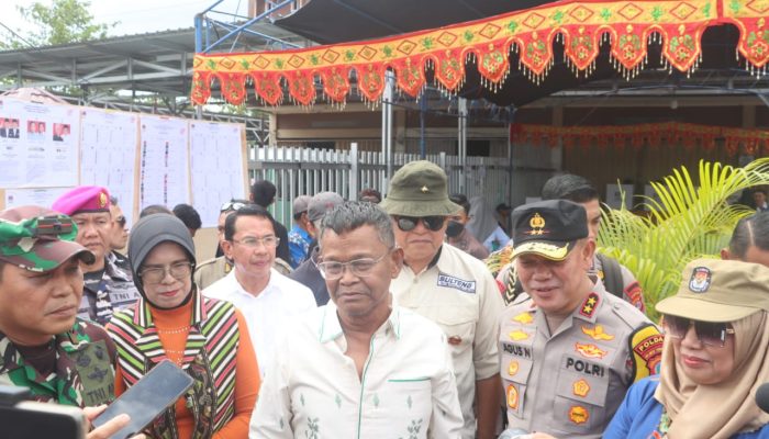 Pantau Pelaksanaan Voting Day, Kapolres Sigi Dampingi Kapolda Sulteng dan Gubernur Sulteng Sambangi TPS di Sigi