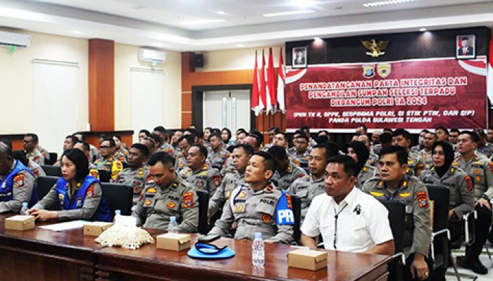755 Peserta Pendidikan Pengembangan Umum (Dikbangum) Polri Tahun Anggaran (T.A) 2024 Polda Sulteng mengikuti pengambilan sumpah dan penanda tanganan Pakta Integritas.