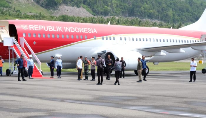 Kapolda Sulteng di Dampingi Kapolres Banggai Sambut Kedatangan Presiden di Bandara Syukuran Aminuddin Amir Kota Luwuk