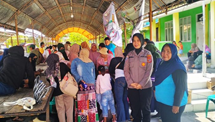 Jelang Ramadhan, Bhabinkamtibmas Desa Mpanau Laksanakan Pengamanan Pasar Murah